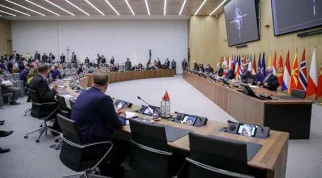 الشرق الاوسط : أميركا وبريطانيا وفرنسا وألمانيا تدرس مبادرات سلام في اليمن