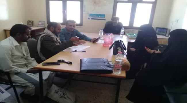 وفد من وزارة التربية والتعليم يتفقد مشروع التغذية المدرسية بيافع سرار 