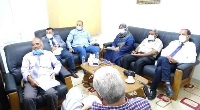 لمناقشة الوضع الوبائي وتداعياته..وزير الصحة يرأس اجتماع موسع بالعاصمة عدن