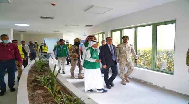 الدكتور الخُبجي يتفقد سير الأعمال بمستشفى عدن العام ومركز القلب المفتوح بكريتر