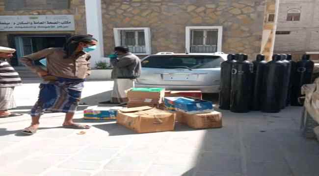 انتقالي شبوة يقدم مساعدات طبية واسطوانات اكسجين لمستشفى عزان