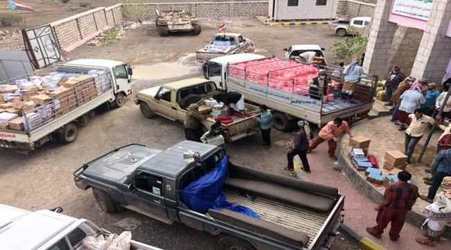 بحضور قيادات سياسية وأمنية..أبناء شكع يسيرون قافلة افطار وعشاء للأبطال في جبهات القتال بالضالع 