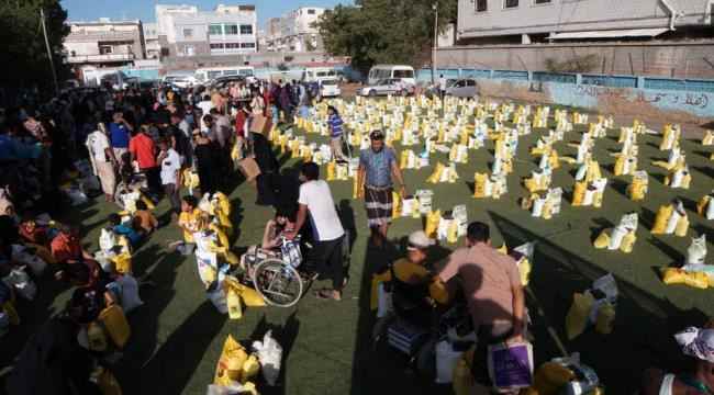 بتمويل من منظمة ( IHH UK ) البريطانية..المؤسسة الإنسانية للتنمية توزَّع ( 300 ) سلة غذائية للمعاقين حركياً في عدن