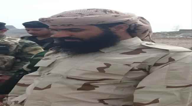 قائد قوات الحزام الأمني بالحواشب يزور النقاط الأمنية ويقدم واجب التهاني بعيد الفطر المبارك