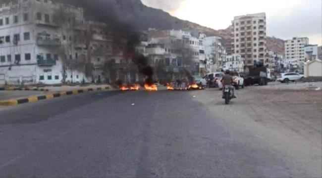 عاجل : احتجاجات وقطع الطرقات بالمكلا جراء تردي الكهرباء 