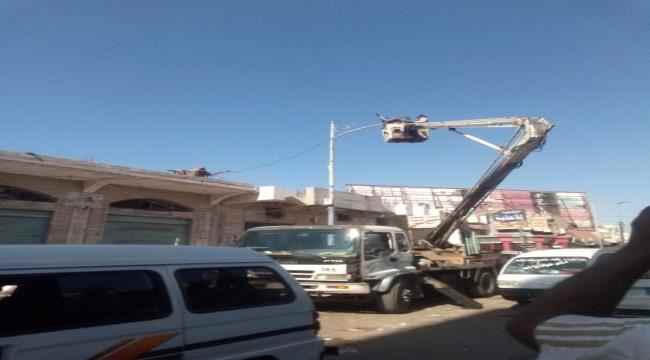 بتوجيهات مدير عام الشيخ عثمان..تواصل أعمال الصيانة للانارات بشوارع المديرية 