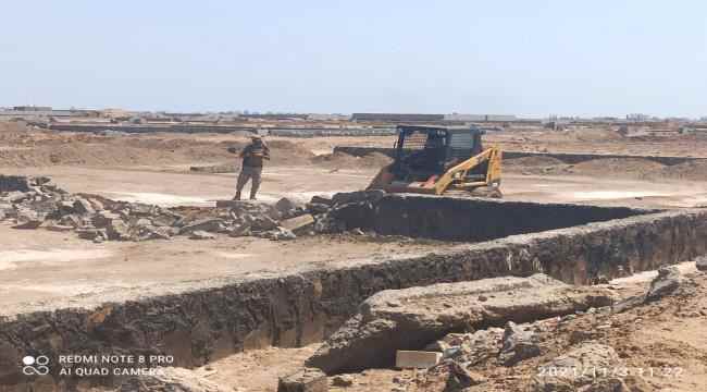 مدير عام الشيخ عثمان يوجه بازالة البناء العشوائي والبسط على المتنفسات