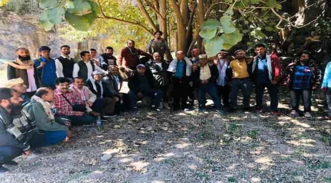 قيادات مدنية وعسكرية تزور قرية عراعر بمديرية الشعيب لتدشين المرحلة الثانية من مشروع رصف الطريق 
