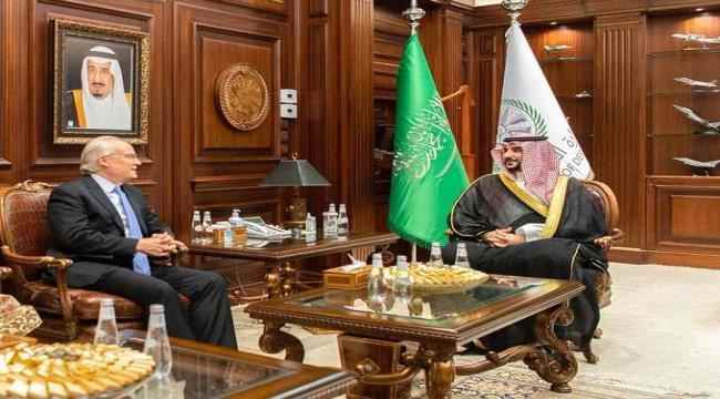 نائب وزير الدفاع السعودي يؤكد التزام التحالف بدعم اليمن
