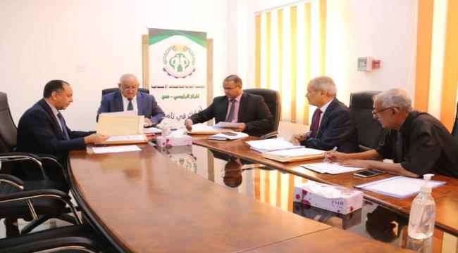 وزير الخدمة المدنية والتأمينات يستقبل بمقر مؤسسة التأمينات الاجتماعية وزيرا الشؤون الاجتماعية والعمل والصناعة والتجارة 