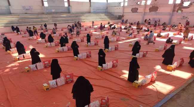 مؤسسة " سواعد الخير " الإنسانية توزع ( 140 ) سلة غذائية لذوي الإحتياجات الخاصة والأيتام في أبين
