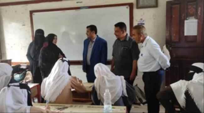 مدير المنصورة يؤكد أهمية الإمتحانات في ترسيخ المعلومات لطلبة المدارس
