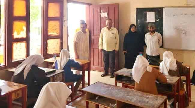 مدير صيرة يطلع على سير العملية الاختبارية في مدارس و ثانويات المديرية   