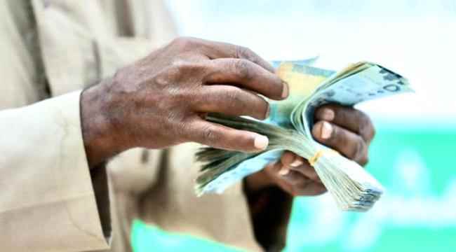 انهيار تاريخي للريال اليمني.. فتش عن عمليات "الحوثي" المشبوهة
