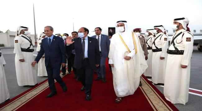 وصول الأحمر والبكري والعيسي إلى العاصمة القطرية الدوحة