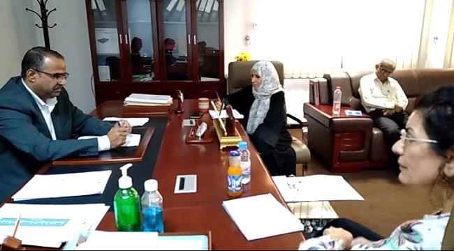 الوزير الزعوري يلتقي السيدة اعتماد مطر الخبيرة الفنية المعتمدة لتنفيذ قرار مجلس الأمن 1325