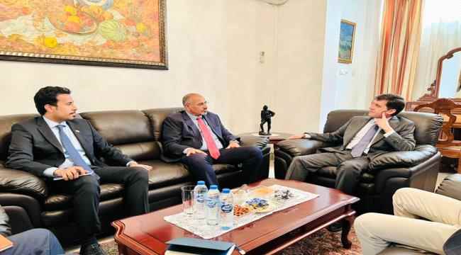 الرئيس القائد عيدروس الزبيدي يلتقي سفير روسيا الاتحادية لدى الإمارات العربية المتحدة