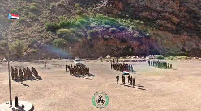 الوالي يشهد حفل تخرج دفعة عسكرية للحزام الأمني في الضالع 