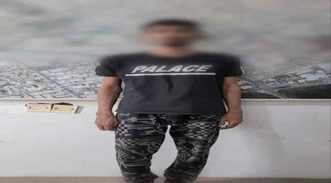 بموجب أمر قبض قهري من نيابة أبين..الحزام الأمني بعدن يضبط أحد المتهمين في قضايا جسيمة