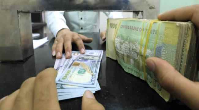 كيف تحدث المضاربة بالعملات في أسواق المال ومن  يقف خلفها؟ 
