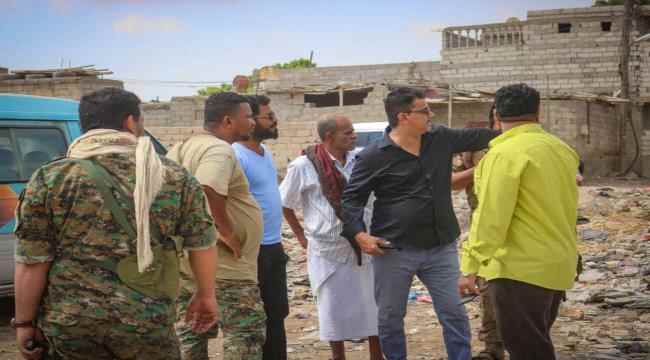 مدير عام مديرية دار سعد يشرف على التجهيزات الأخيرة لوضع عيادة صحية متنقلة وحفر بئر ماء ارتوازي بالدار الشرقية