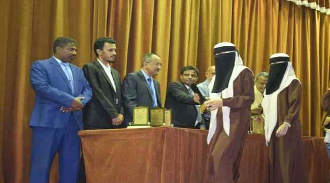 السلطة المحلية تكرم 125 طالبا وطالبة لأوائل شهادة الثانوية العامة للعام الدراسي 2020 - 2021 م في حفل خطابي و تكريمي وفني بهيج بالمكلا