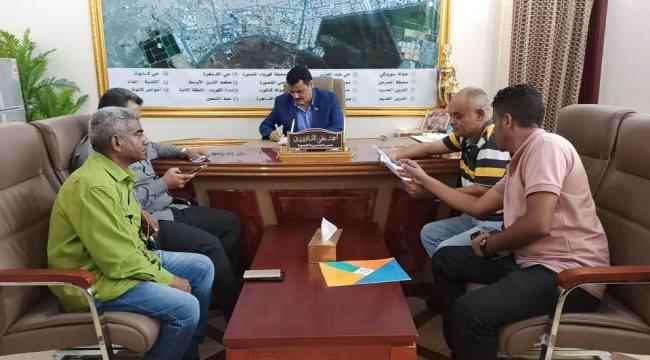 مدير عام المنصورة يشيد بدور الصندوق الإجتماعي تبنيه برنامج النقد مقابل العمل للنهوض بالبنية التحتية وتوفير فرص عمل للشباب