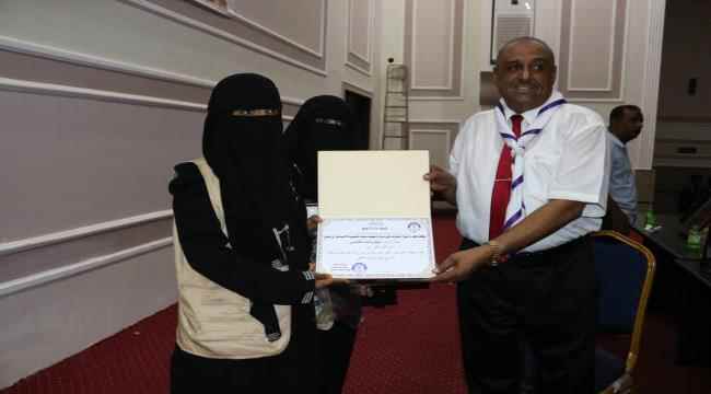 رئيسة بصمة صفاء التنموية الإنسانية تكرم عميد كلية المجتمع 