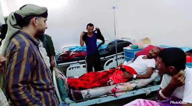 قائد اللواء الأول عمالقة يزور جرحى الإعتداء الحوثي على قاعدة العند