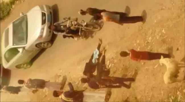 قيادي حوثي يعدم زوجته ووالدتها علناً في سائلة صنعاء