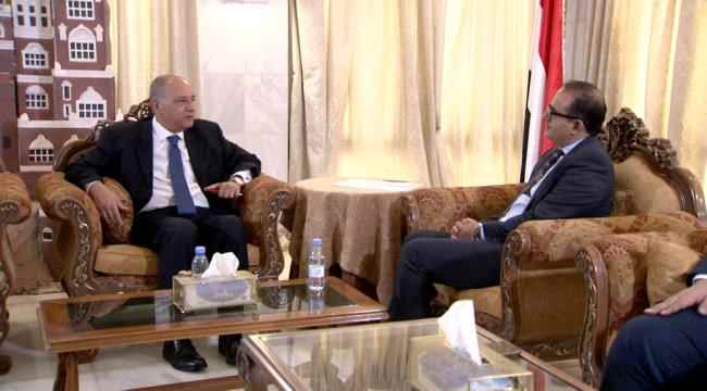 مصر تعلن تجهيز شحنة مساعدات طبية لليمن والوزير بحيبح يثمن الدعم المصري المقدم لبلادنا في المجال الصحي 