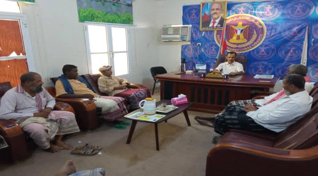 نائب رئيس تنفيذية انتقالي حضرموت يلتقي ممثلي عدد من الجمعيات السمكية بالمكلا