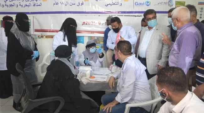 الشاذلي والوليدي يدشنان لقاح جونسون أند جونسون للتحصين ضد كورونا كوفيد19