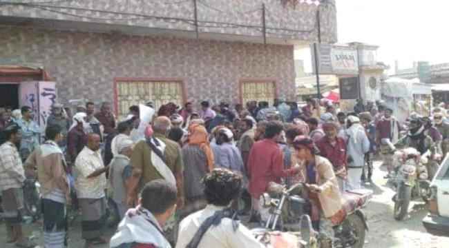 تظاهرات غاضبة لجنود في لودر على خلفية خصومات طالت مرتباتهم