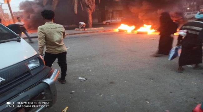 عاجل : توجيهات امنية بحماية المتظاهرين في عدن وعدم التهاون مع أي أعمال تخريب