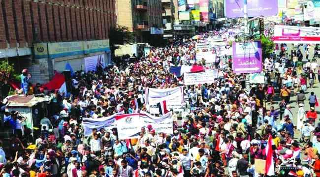 الشارع اليمني يتصدى لمساعي الحوثي بتكريس الطائفية