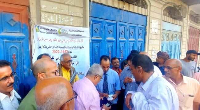 بدعم ابناء الضالع...  الوكيل "محمد سعيد سالم" يدشن مشروع السلة الغذائية بالعاصمة عدن 