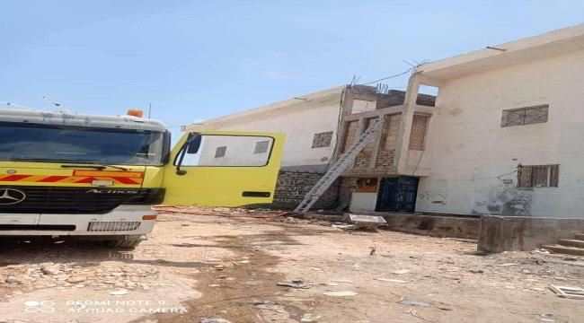 الدفاع المدني بالمهرة يتمكن من إخماد حريق حاول التهام مبنى في مدينة الغيضة