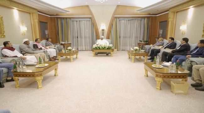 الرئيس القائد عيدروس الزُبيدي يستقبل قيادات الحزب الاشتراكي اليمني
