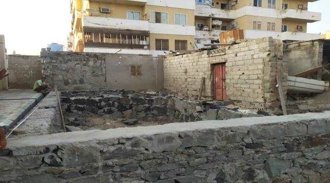 مواطن من عدن يرد على اتهامات مدير مكتب الأوقاف ويناشد انصافه