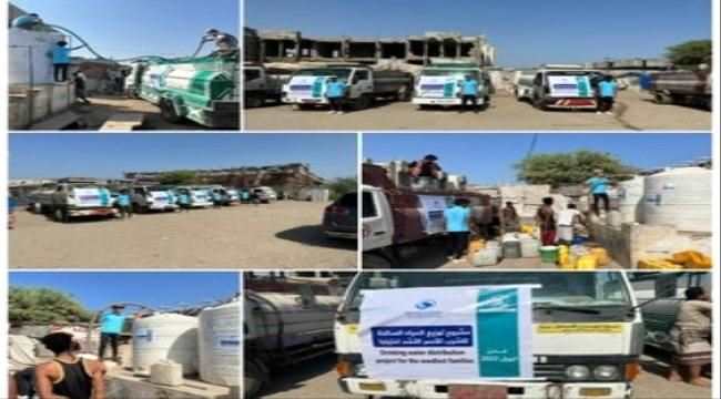 بتمويل من مؤسسة سواعد.. منظمة بداية شباب تنفذ مشروع توزيع مياه الشرب للأسر الاشد احتياجا في دار سعد بعدن