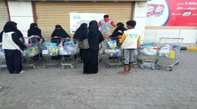 بدعم من المجلس التنسيقي الاعلى...مبادرة الرحمة التنموية توزع عدد من السلل الغذائية