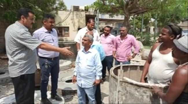 مدير عام المنصورة يوجه بتركيب منظومة الطاقة الشمسية وتاثيث مكتب الصرف الصحي بالمديرية