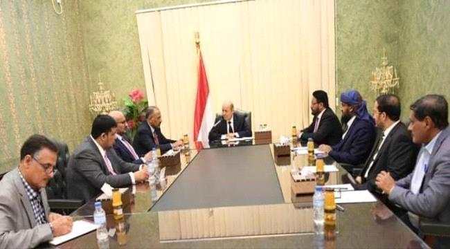 قيادي في مجلس الرئاسة يغادر عدن