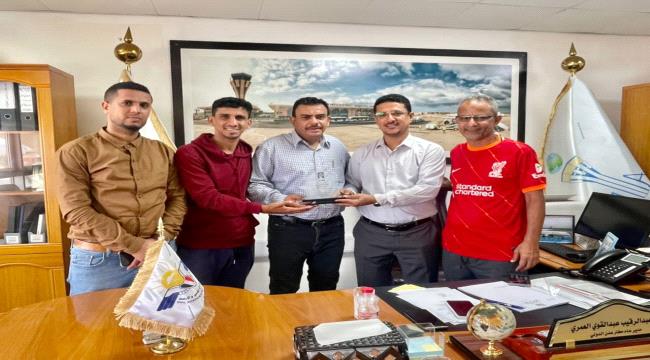 إدارة الانشطة الرياضية تكرم الدكتور منيف الزغلي نظير دعمه السخي في تطوير الانشطة الرياضية بعدن  