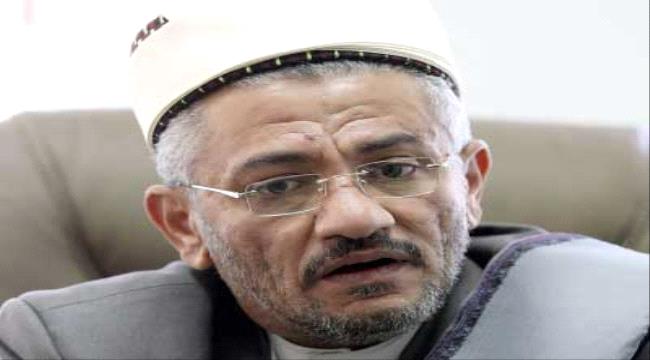 عاجل : الرئاسي يطيح برئيس المحكمة العليا حمود الهتار من منصبه