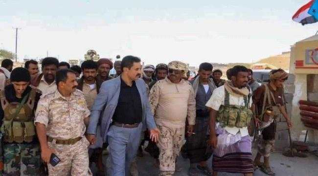 الجبواني والنسي يتفقدان مواقع عسكرية محررة من متمردي الإخوان