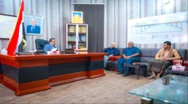 المحافظ بن الوزير يوجه بترميم الأضرار وسرعة عودة العمل في محكمة استئناف شبوة