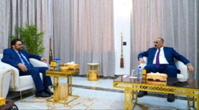 الرئيس  القائد عيدروس الزُبيدي يشدد على أهمية عودة المؤسسات الإعلامية الرسمية للعمل من الداخل