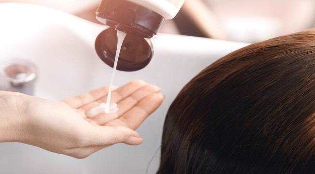 5 مؤشرات تعلمك بضرورة غسل شعرك اليوم